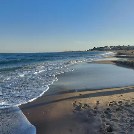 Vida Frente Al Mar En El Barrio De Los Pescadores *