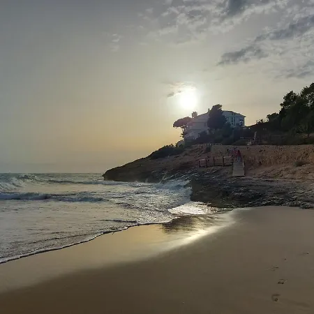 Vida Frente Al Mar En El Barrio De Los Pescadores Torredembarra
